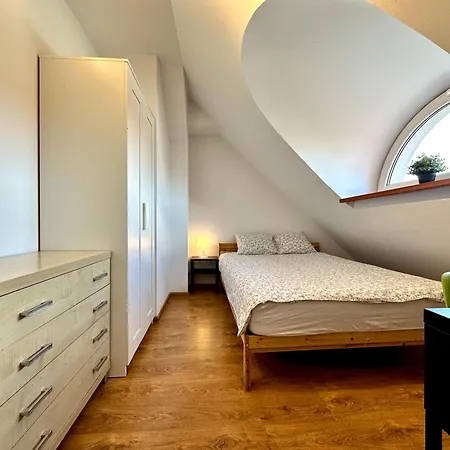 Przy Niepodleglosci 786 Kwatera prywatna